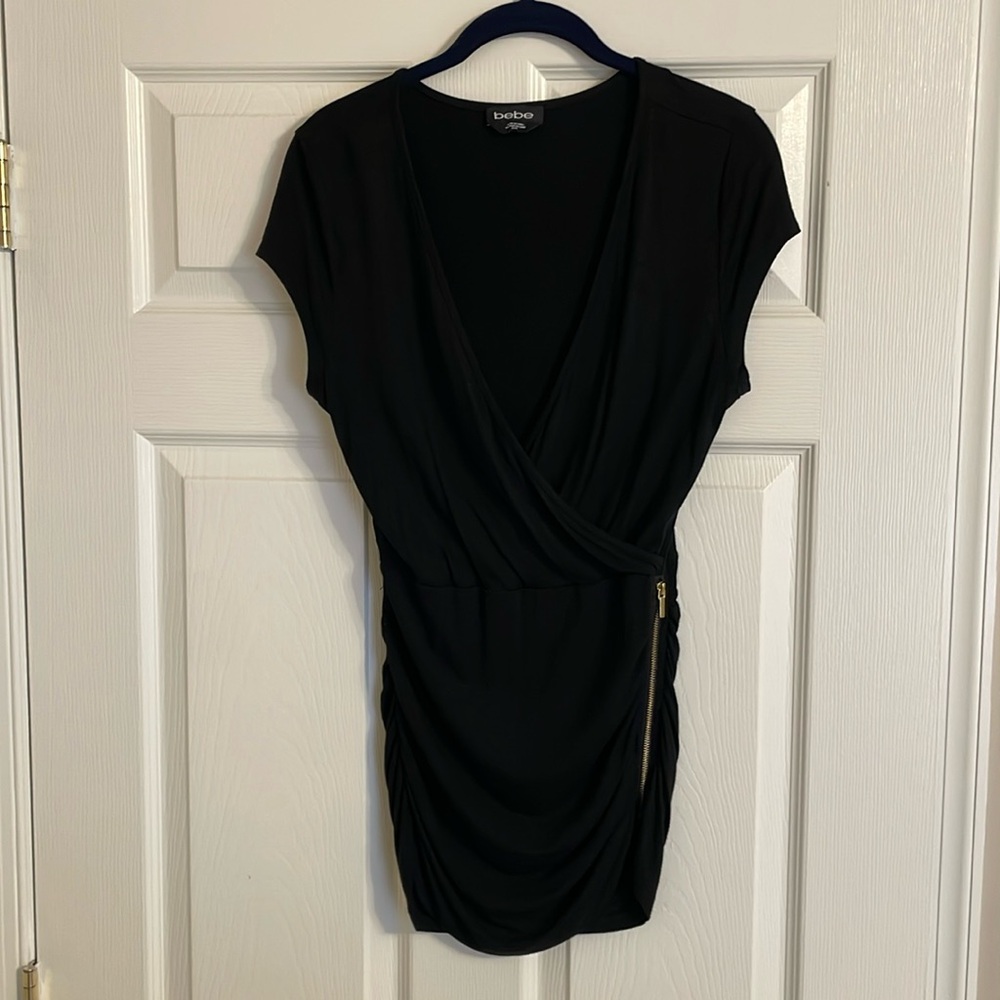 BEBE Black v-neck fitted sexy tee with gold zipper accent